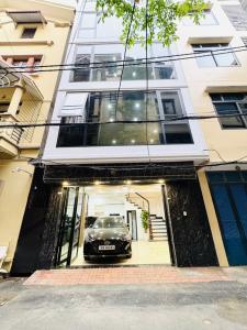 Lê Trọng Tấn 36m, Tàng long tụ thủy đại gia về ở, ô tô ở trong nhà