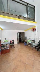 Mặt tiền 4 tầng x 60 m2, mới đẹp ở ngay, dòng tiền 240 tr.N, Đồng Đen, giá chỉ 17.9  tỷ