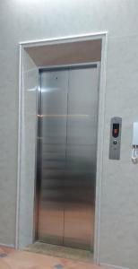 Mình cho thuê nhà lô góc, mới, Nam Trung Yên vỉa hè 100m2* 5T- 30 Tr