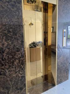 Mình cho thuê nhà mới, hai đường đi, Thái Hà vỉa hè 93m2* 5T- 29 Tr