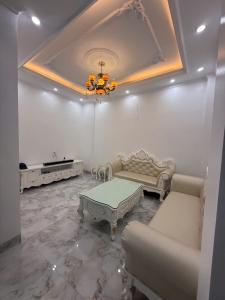 MINH KHAI HAI BÀ TRƯNG NHỈNH 8 TỶ THANG MÁY NT TÂN CỔ ĐIỂN