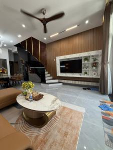 ????????Nhà 3 tầng mới 100% sát biển Nguyễn Tất Thành- FULL nội thất hiện đại Y hình