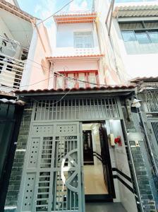 Nhà 3 tầng trống vào ở liền gần chợ Rạch Ông P. Chánh Hưng. Giá 3,98 tỷ bớt lộc