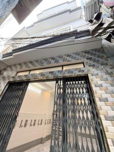 Nhà 4 tầng nở hậu L đường Ba Đình P.Chánh Hưng. Giá 4,68 tỷ TL