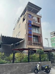 NHÀ 5 TẦNG THANG MÁY (6x30) – SÁT LÊ THỊ HÀ, HÓC MÔN GIÁ CHỈ 16 TỶ TL