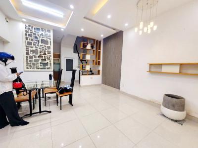 Nhà 5*10m 2 lầu/ST hẻm 125 Nguyễn Thị Tần P1Q8