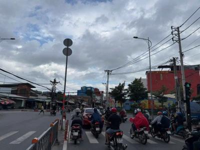 NHÀ (8x27) MẶT TIỀN TÔ KÝ TRUNG CHÁNH, HÓC MÔN TỪ 22 TỶ CÒN 17.5 TỶ