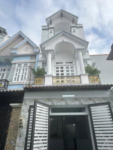 NHÀ BÁN THUẬN QUẬN 12 - GIÁP SONG HÀNH, TRƯỜNG CHINH.
QUA TÂN BÌNH CHỈ VÀI PHÚT NHÀ 4 TẦNG BTCT