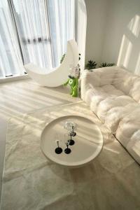 Nhà Bưởi 31m, 6 tầng, nhà mặt phô, đường trước nhà 20m, mới tinh, full nội thất, kinh doanh tốt.
