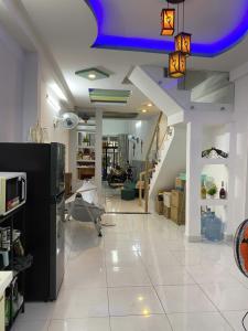 Nhà đẹp 2 tầng Bình Tân sát Tên Lửa tặng nội thất 53m2 HXH chỉ 4 tỷ.