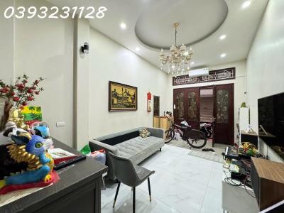 Nhà Đẹp, Diện Tích Rộng 72.2 m2, Phố Thịnh Hào, Đống Đa, Mặt Tiền 4m, Gần Ô Tô, Nhỉnh 12Tỷ.