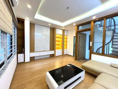 ????Nhà đẹp gần Ô tô Hạ Yên Quyết, Nguyễn Khang 35m 5T, chỉ hơn 8 tỷ????