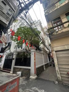 NHÀ ĐẸP LỘNG LẪY-  TRUNG TÂM CẦU GIẤY- DÂN XÂY CHẮC CHẮN - VUÔNG VỨC NỞ HẬU_ 4 TẦNG – 38/42M2 –
