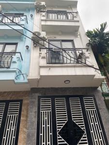 Nhà đẹp Nguyễn Văn Linh, Thạch Bàn 5 tầng - Kinh doanh - Ô tô đỗ cửa