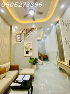 NHÀ GÒ VẤP MỚI Ở NGAY, FULL NỘI THẤT, NGAY GẦN EMART 2, CHỢ THẠCH ĐÀ, 2 TẦNG ĐÚC, DTSD 64M2 GIÁ