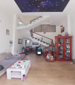 Nhà HXH ở ngay. Gần chợ TSN, bệnh viện 175, công viên Gia Định, 56m2, 4 tầng, P3, Gò Vấp
