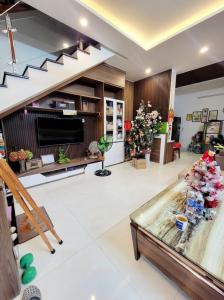 ►  Nhà Kiệt rộng gần MT Lý Tự Trọng, 65m2, 3 tầng còn mới, hiện đại, 5.x tỷ