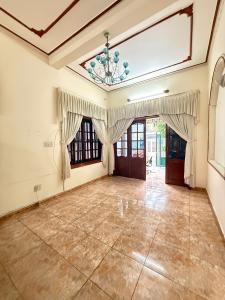 Nhà mặt tiền đường TẢN VIÊN - khu bàn cờ Phước  Hoà - trung tâm Nha Trang. giá15.5tỷ DT: 145m2  mọi