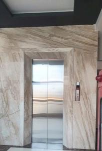 Nhà mình cho thuê nhà mới, hai cửa đi, Đội Cấn vỉa hè 99m2* 5T- 28 Tr