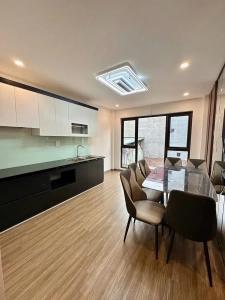 NHÀ MỚI Ở LUÔN FULL NỘI THẤT Phố Thượng Thanh 30m2,X  6 tầng,mặt tiền  3.4m, 6.15 tỷ Long Biên.