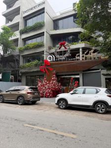 Nhà ngự tại Phố Trạm  DT 60m - MT 4m  7 tầng thang máy gara 2 xe ô tô  Thân gửi 19,55 T.ỷ