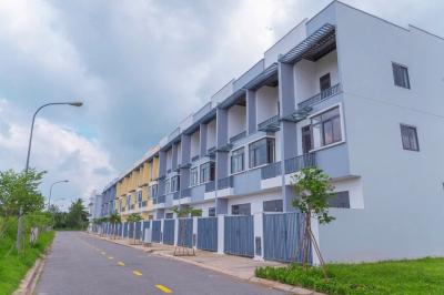 Nhà phố Tây Ninh  Vị trí đẹp – giá mềm – pháp lý rõ ràng.
Cách cổng KCN vài phút di chuyển.
Khu