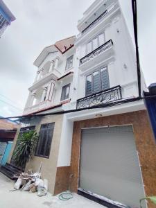 Nhà Thiên Lôi, 45m 4 tầng, mới tinh, độc lập, ô.tô đỗ cửa, giá 4.7 tỉ, ngay mặt đường