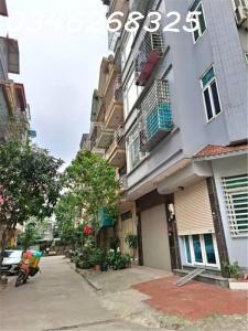 PHÂN LÔ - Ô TÔ TRÁNH - Ở SƯỚNG - VỈA HÈ - NHÀ ĐẸP KINH DOANH - CÁCH HỒ LINH ĐÀM CHỈ 30M