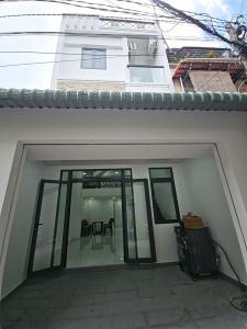 Sát mặt tiền Q7 

Tân thuận 

Ngang 4.5 dài 12 

3 TẤM CÓ 5 TỎI ĐÚC BÊ TÔNG MỚI