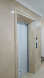Tôi cho thuê nhà mới, hai cửa đi, Hoàng Văn Thái, 97m2x 5T vỉa hè 31 Tr